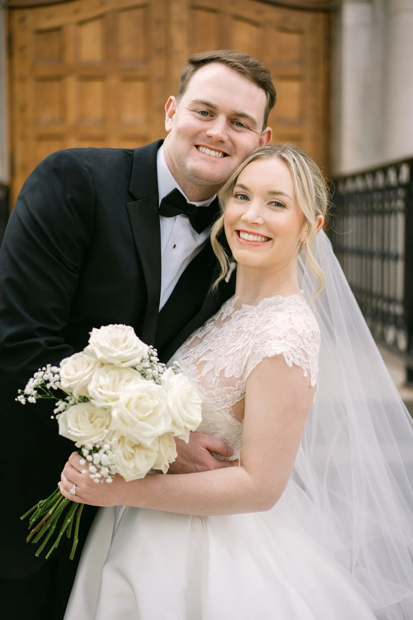 Ethereal white Broadmoor wedding flowers, image 2