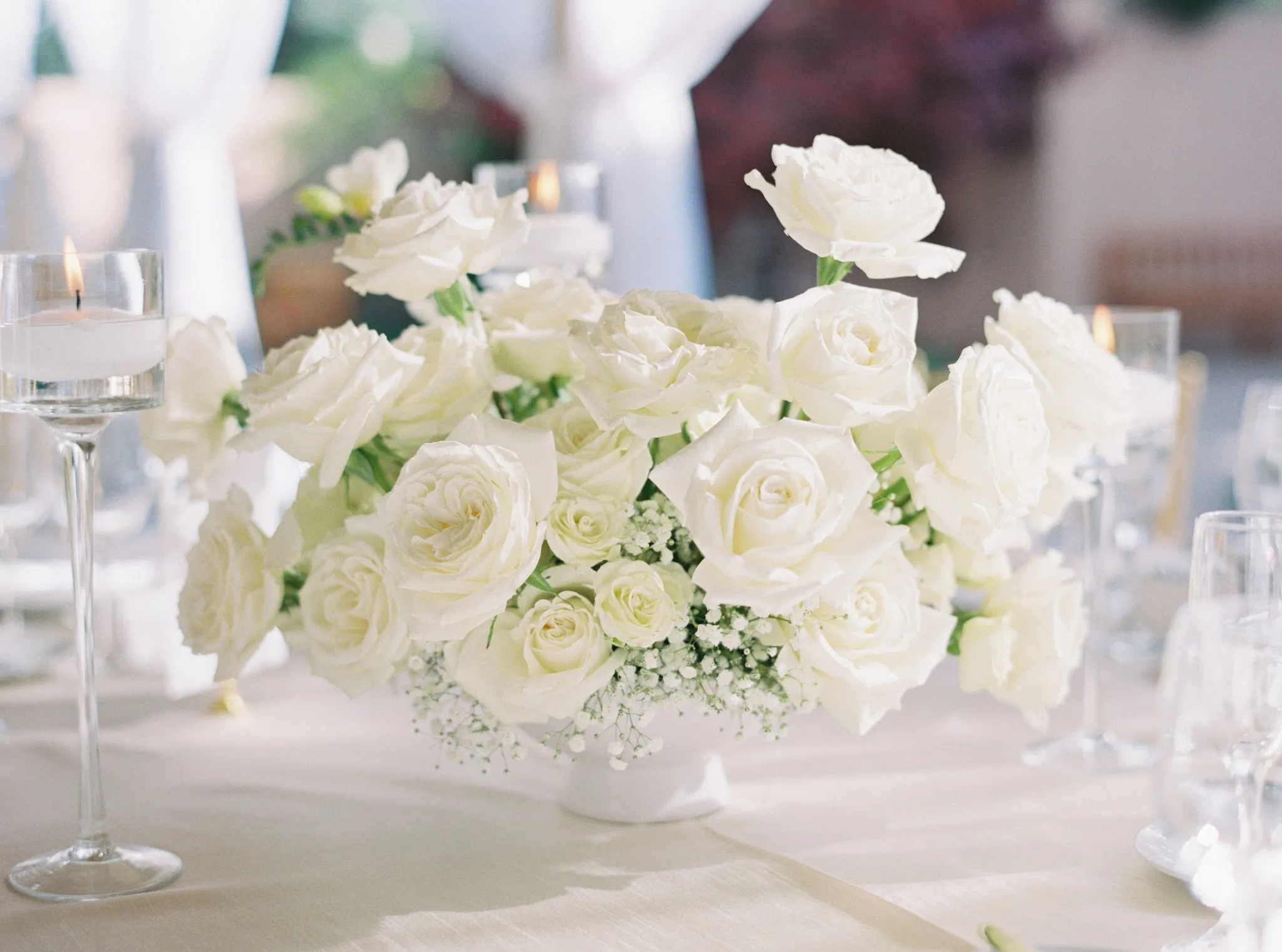 Ethereal white Broadmoor wedding flowers, image 6