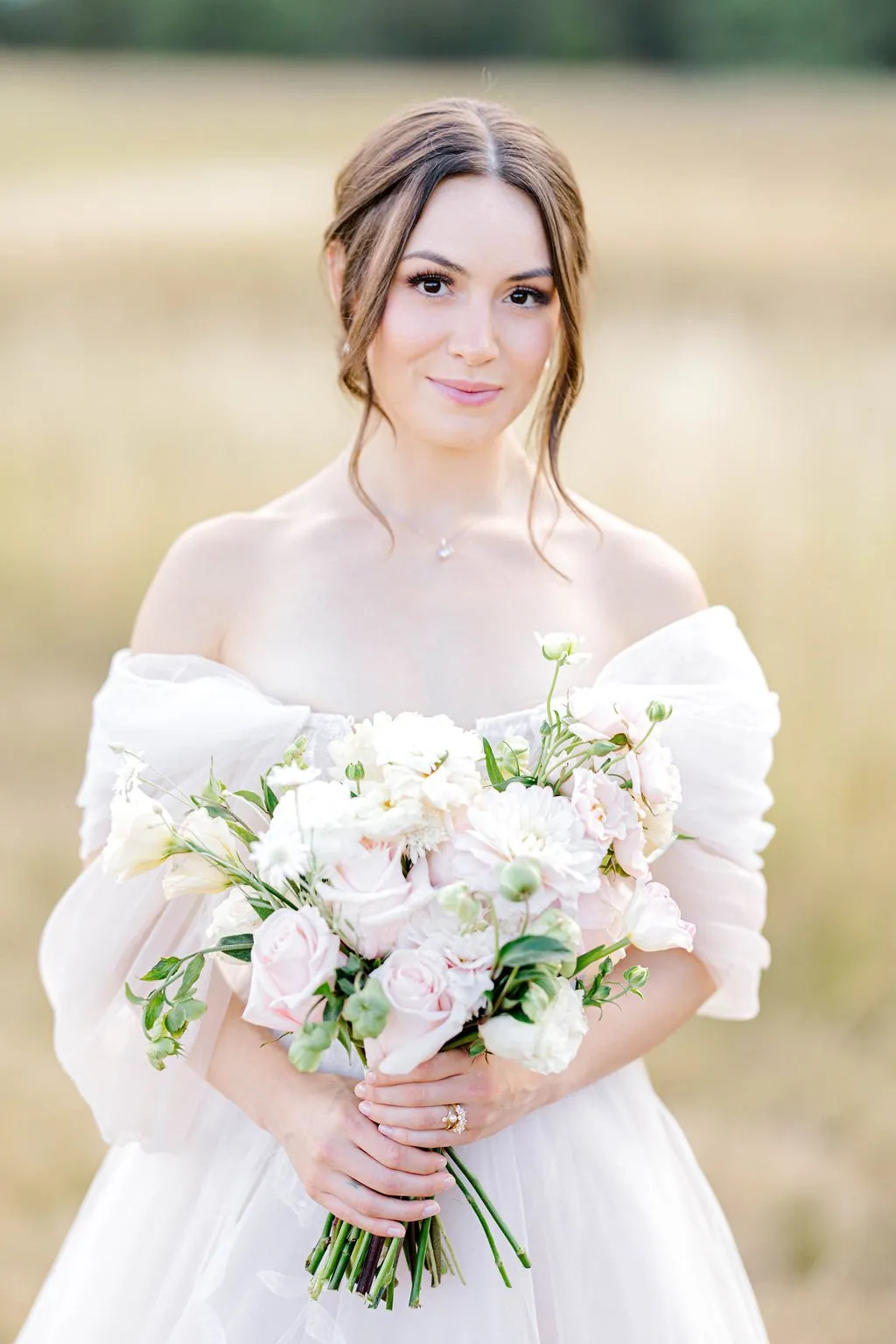 Pastel wedding flowers at Greystone Castle, image 8