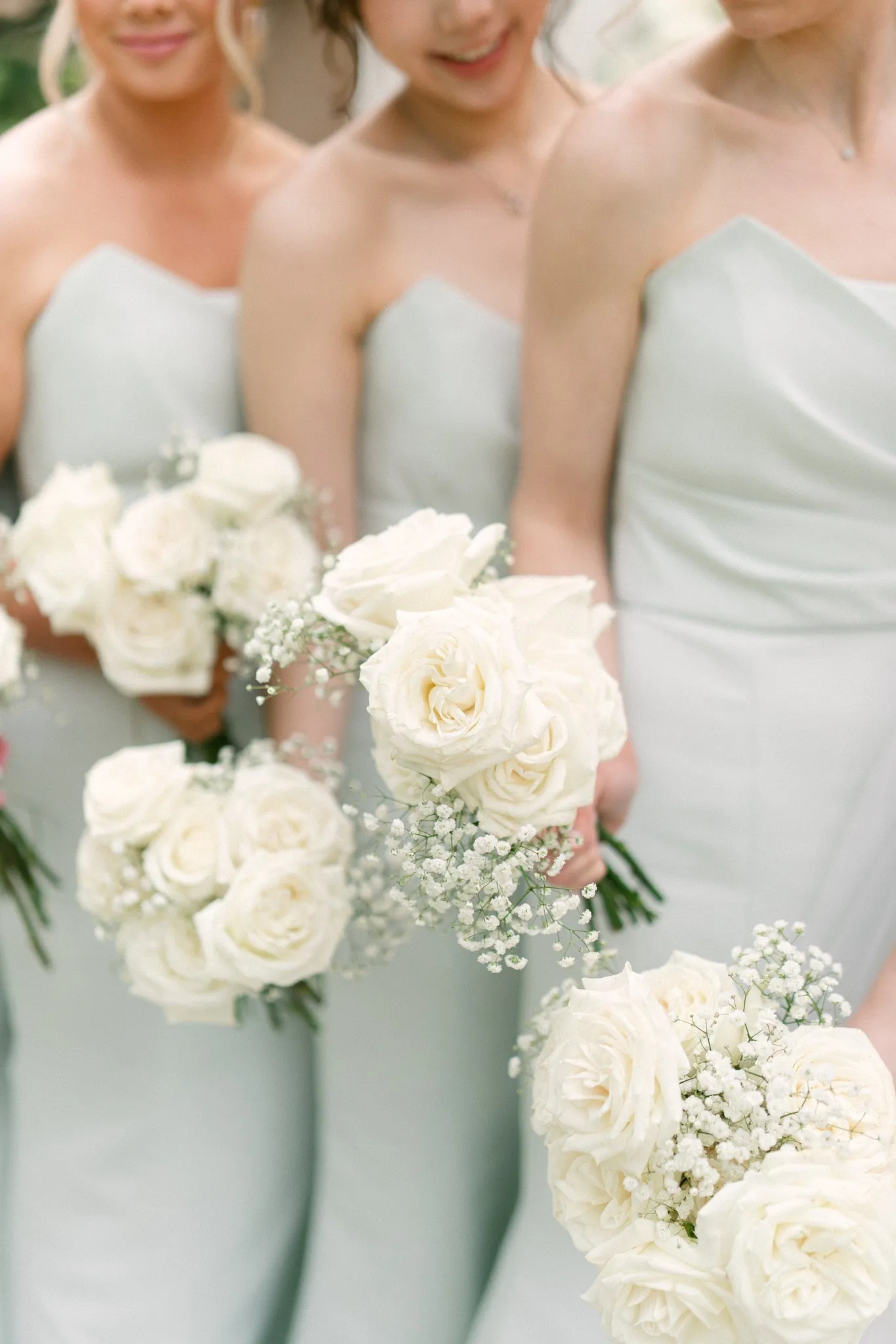 Ethereal white Broadmoor wedding flowers, image 10
