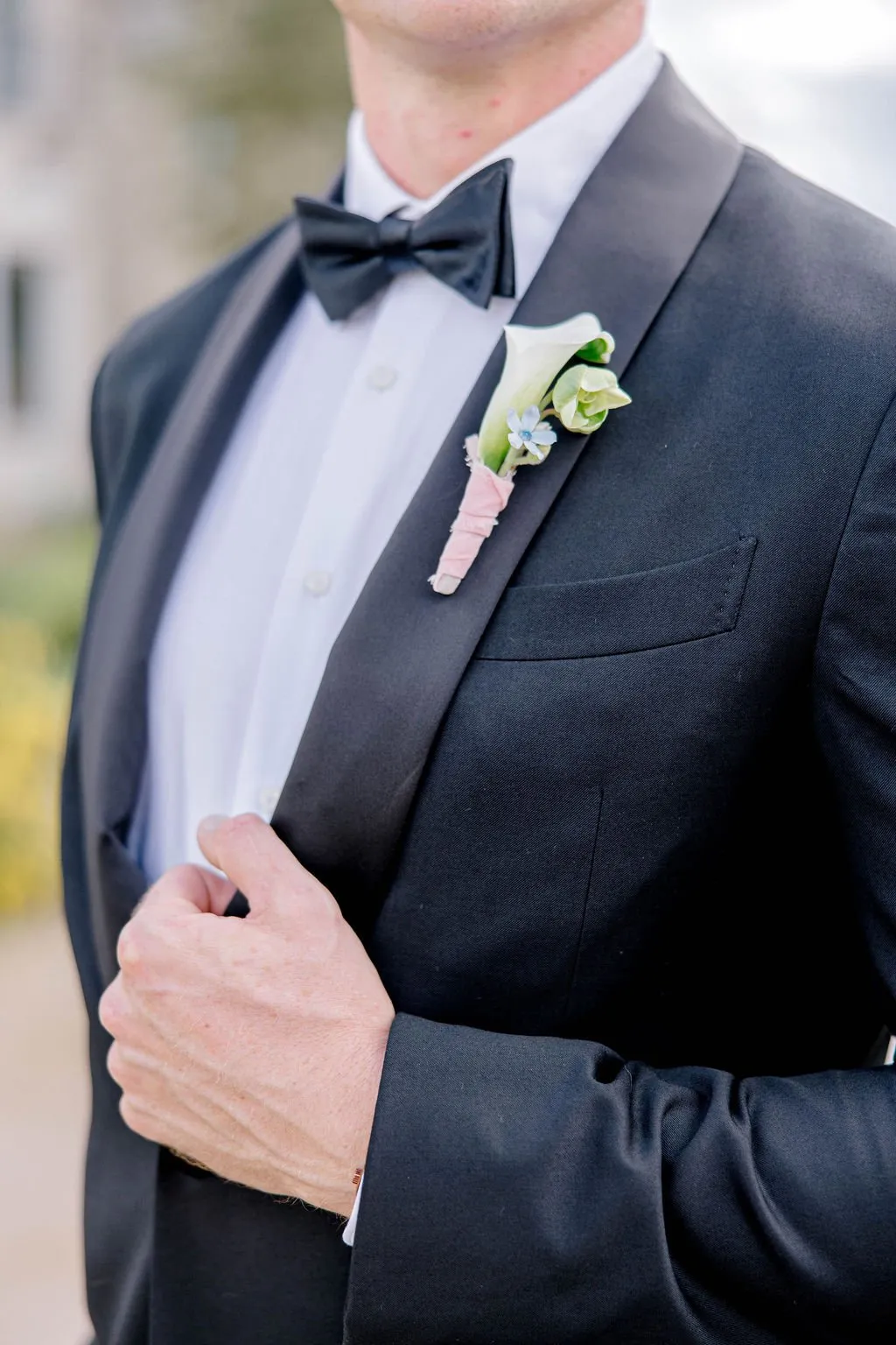 Pastel wedding flowers at Greystone Castle, image 11