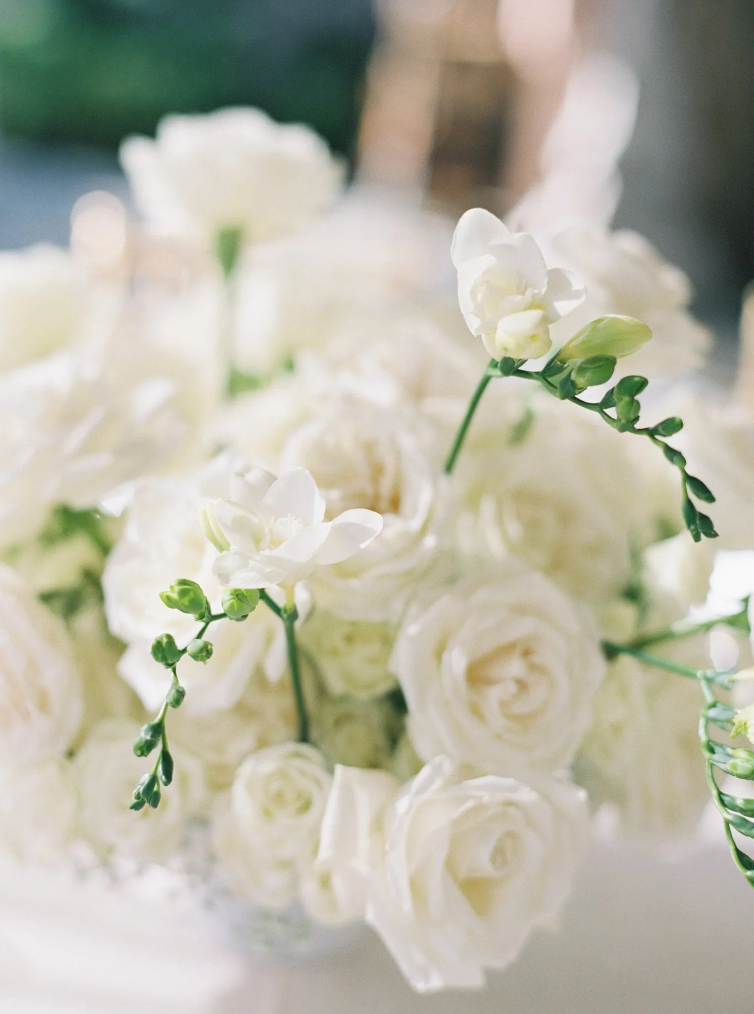 Ethereal white Broadmoor wedding flowers, image 13