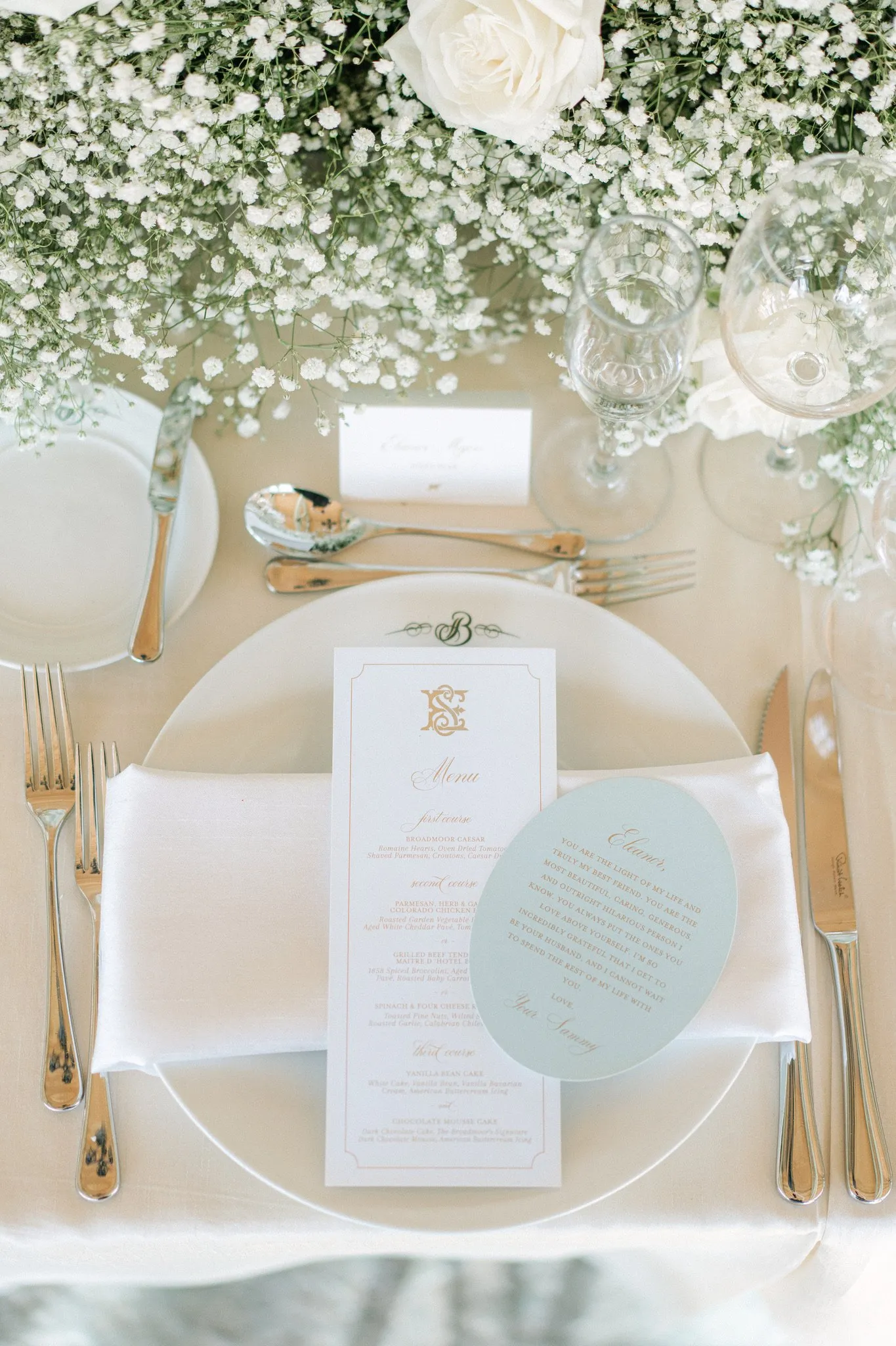 Ethereal white Broadmoor wedding flowers, image 15